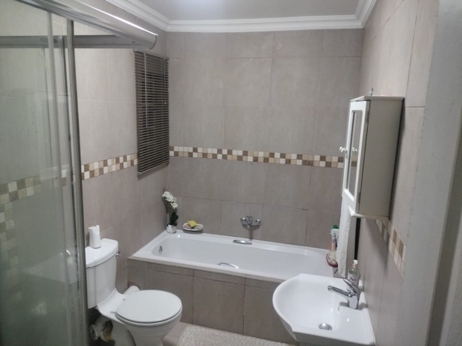 2 Bedroom Property for Sale in Pellissier Free State